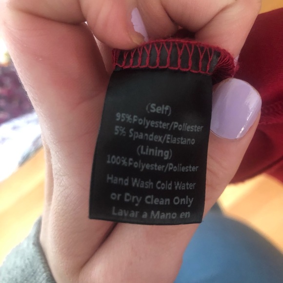 Beautiful red gown - Picture 8 of 9